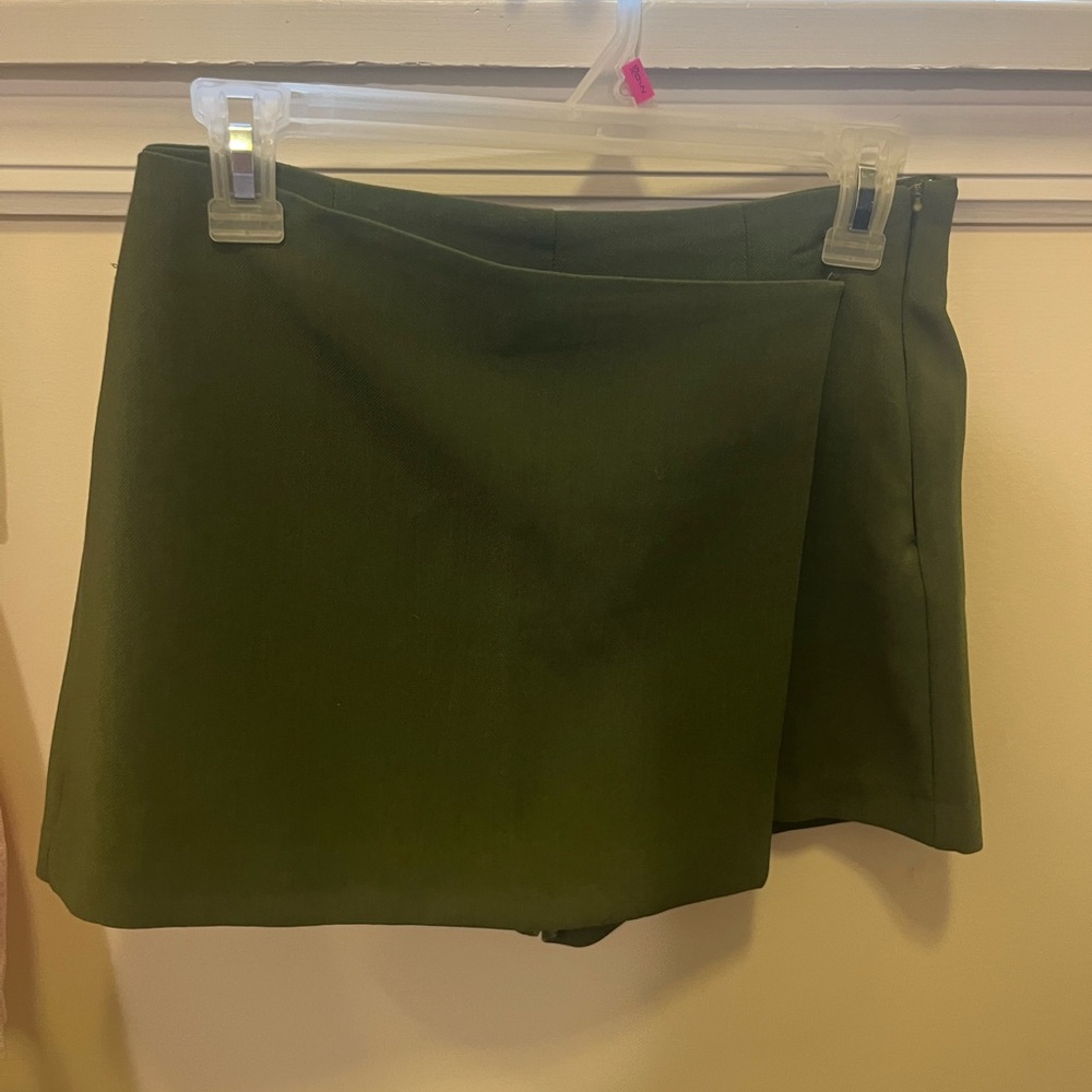 Forever 21 green skort/skirt